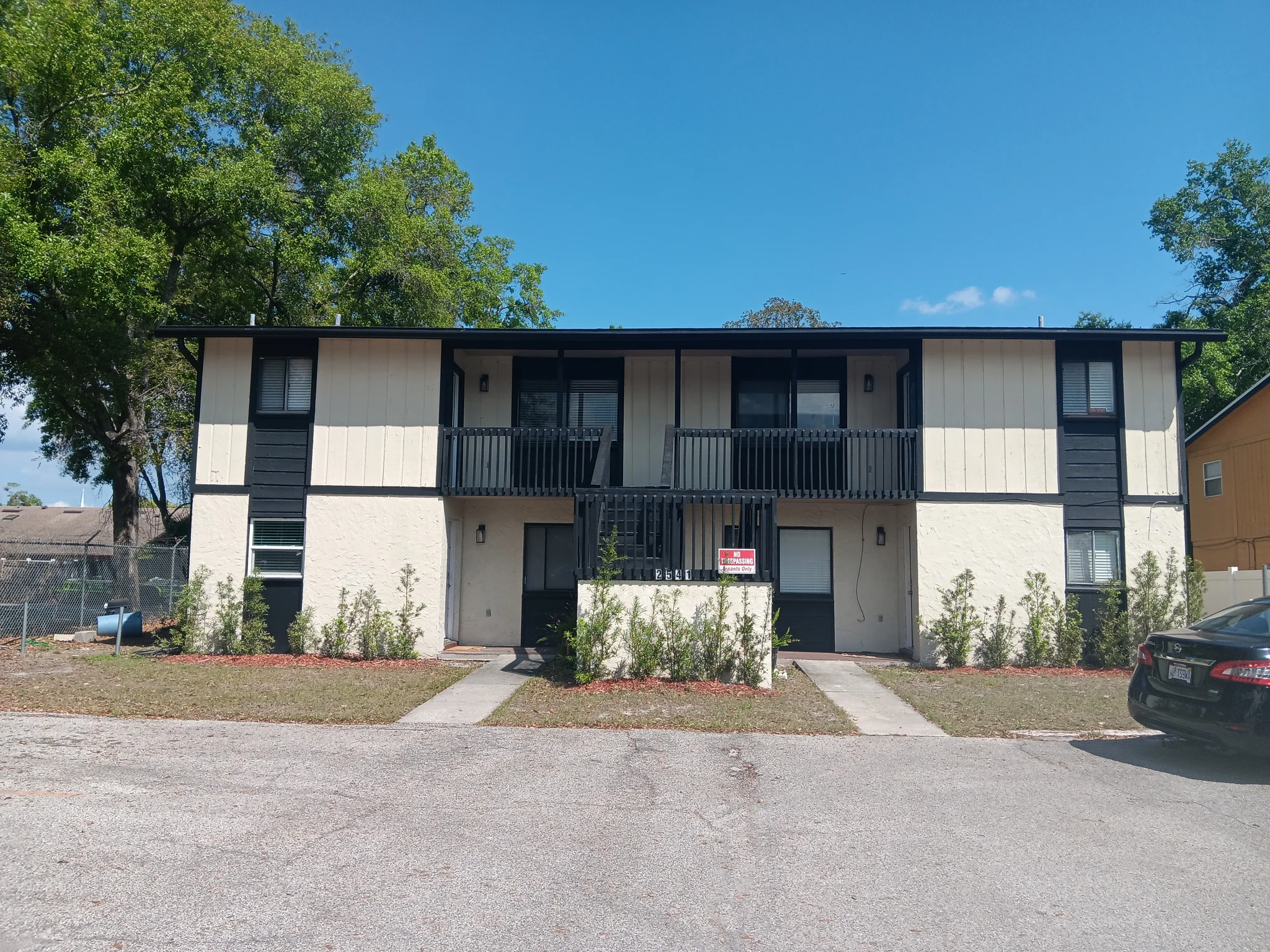 Sanford Apartment: 2541 S Myrtle Ave