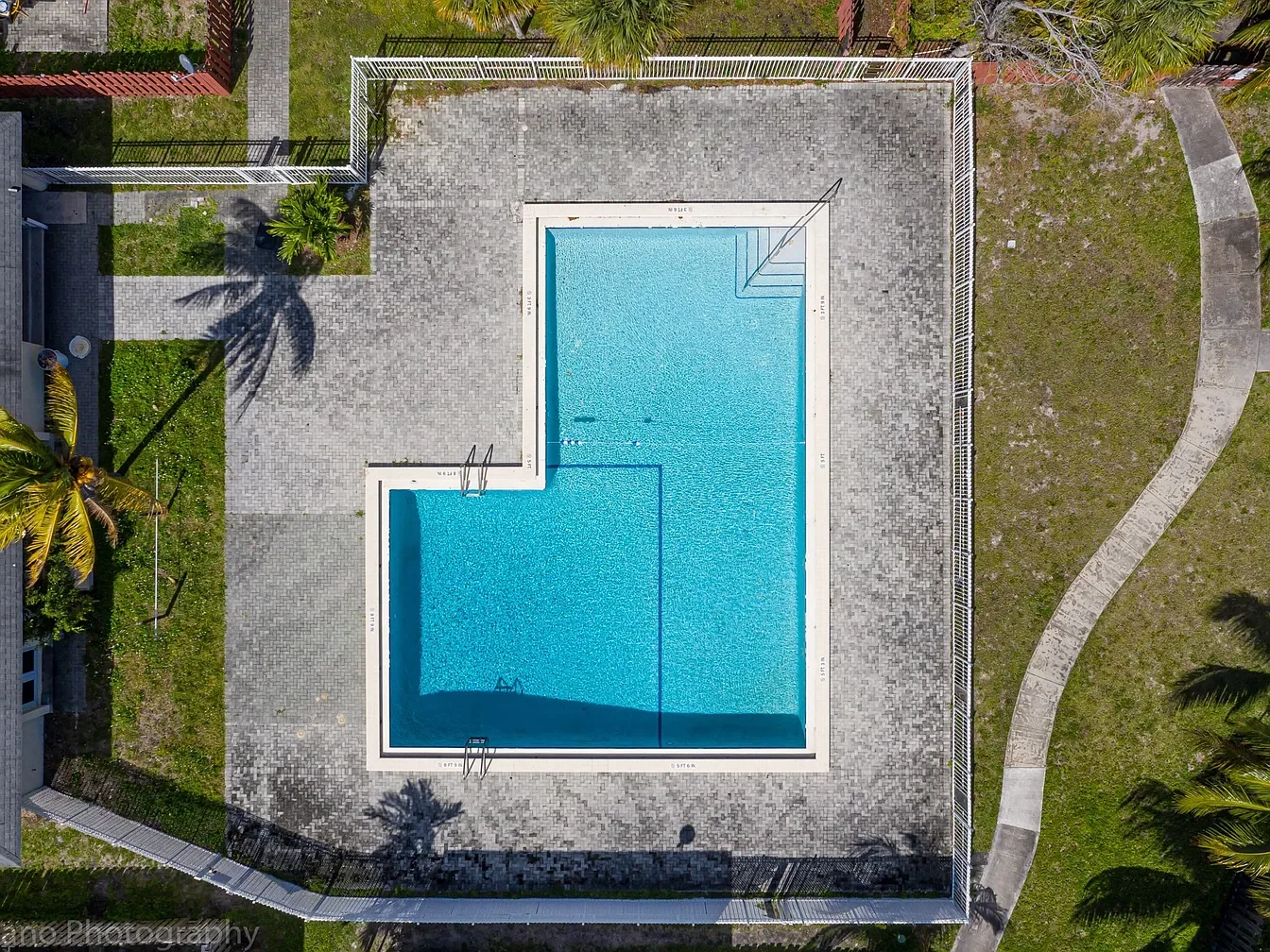 Boynton Beach Townhome: 180 Sw 3rd Ave