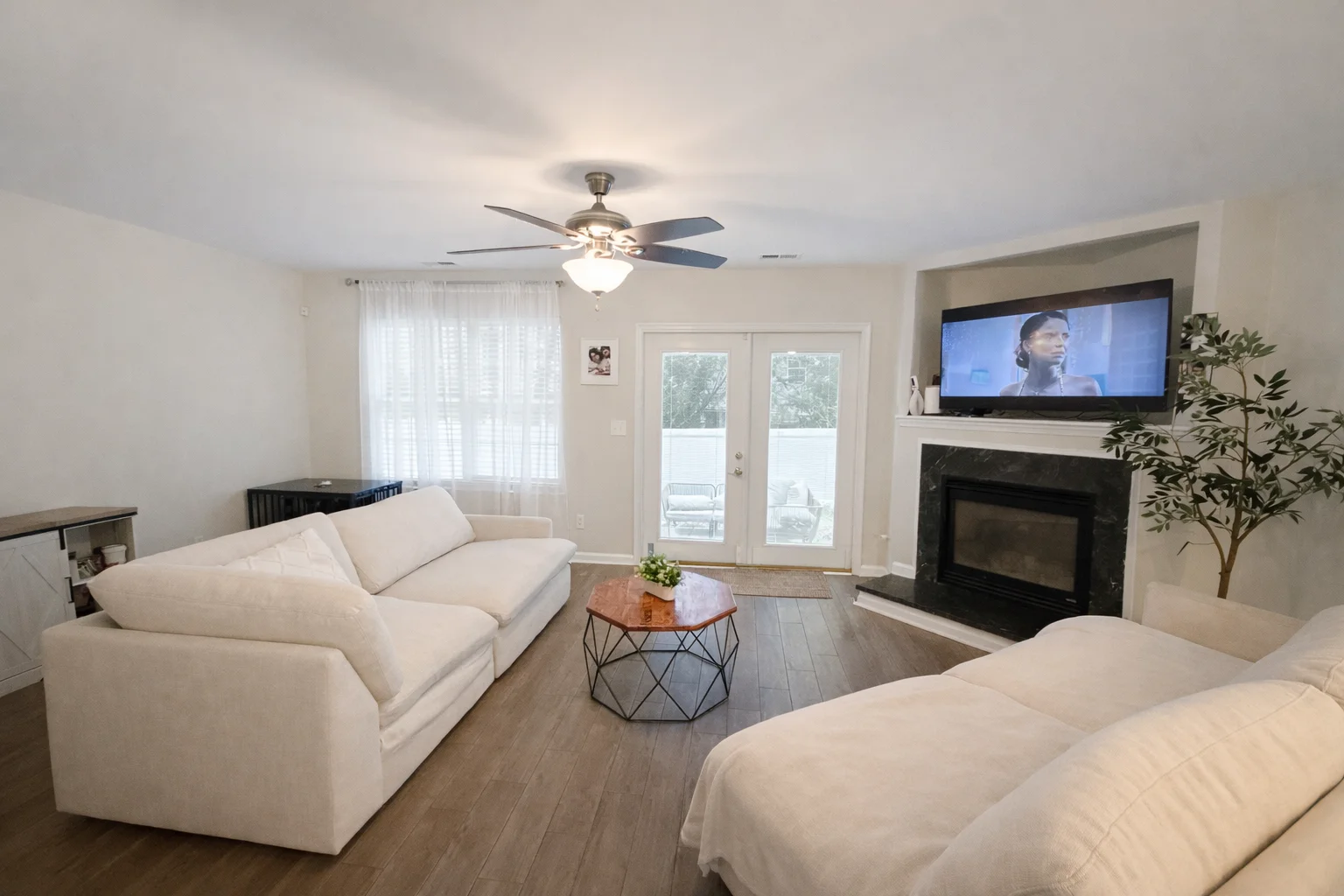 Williamsburg House: 105 Chardonnay Rd