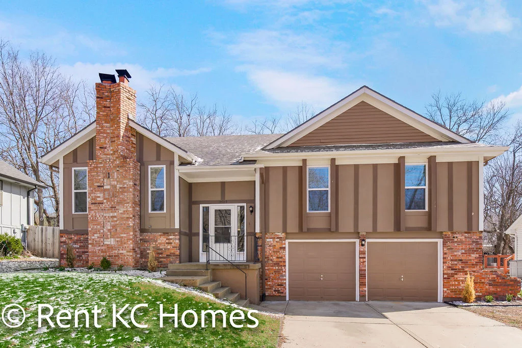 Olathe House: 14013 S. Tomahawk Dr