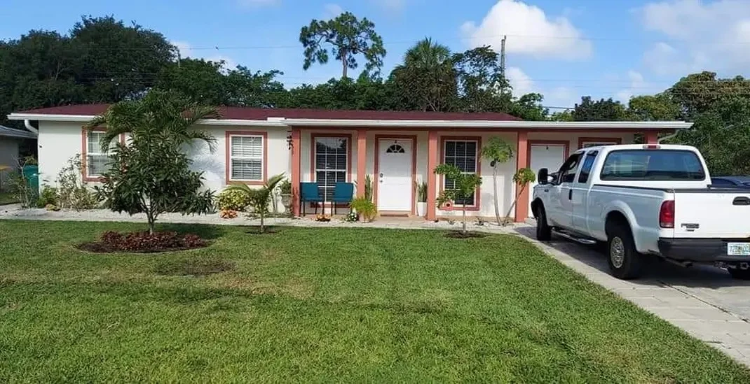 Naples Multiplex: 931 Coconut Cir W