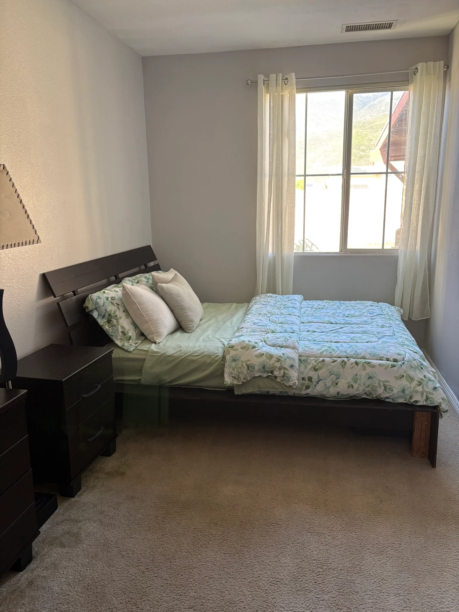 Fontana House: 15402 Thistle St