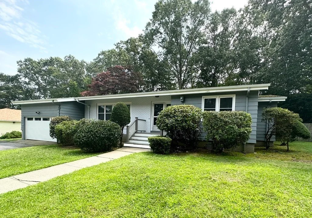 Fall River House: 645 Florence St