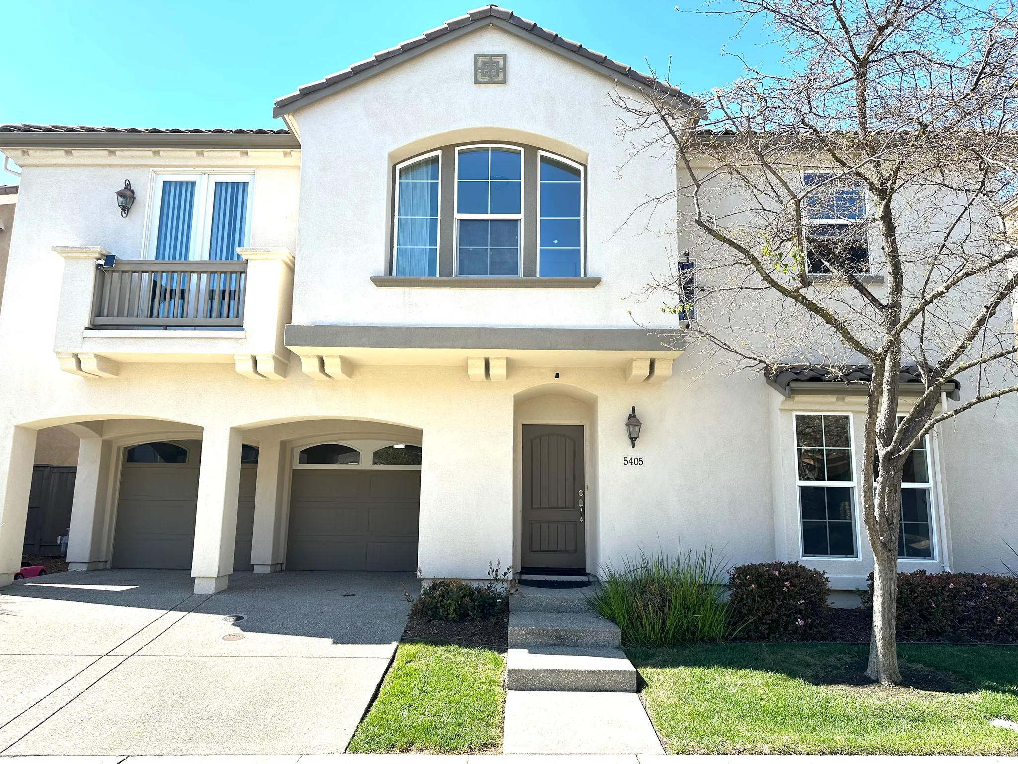 Sacramento House: 5405 Washoe St