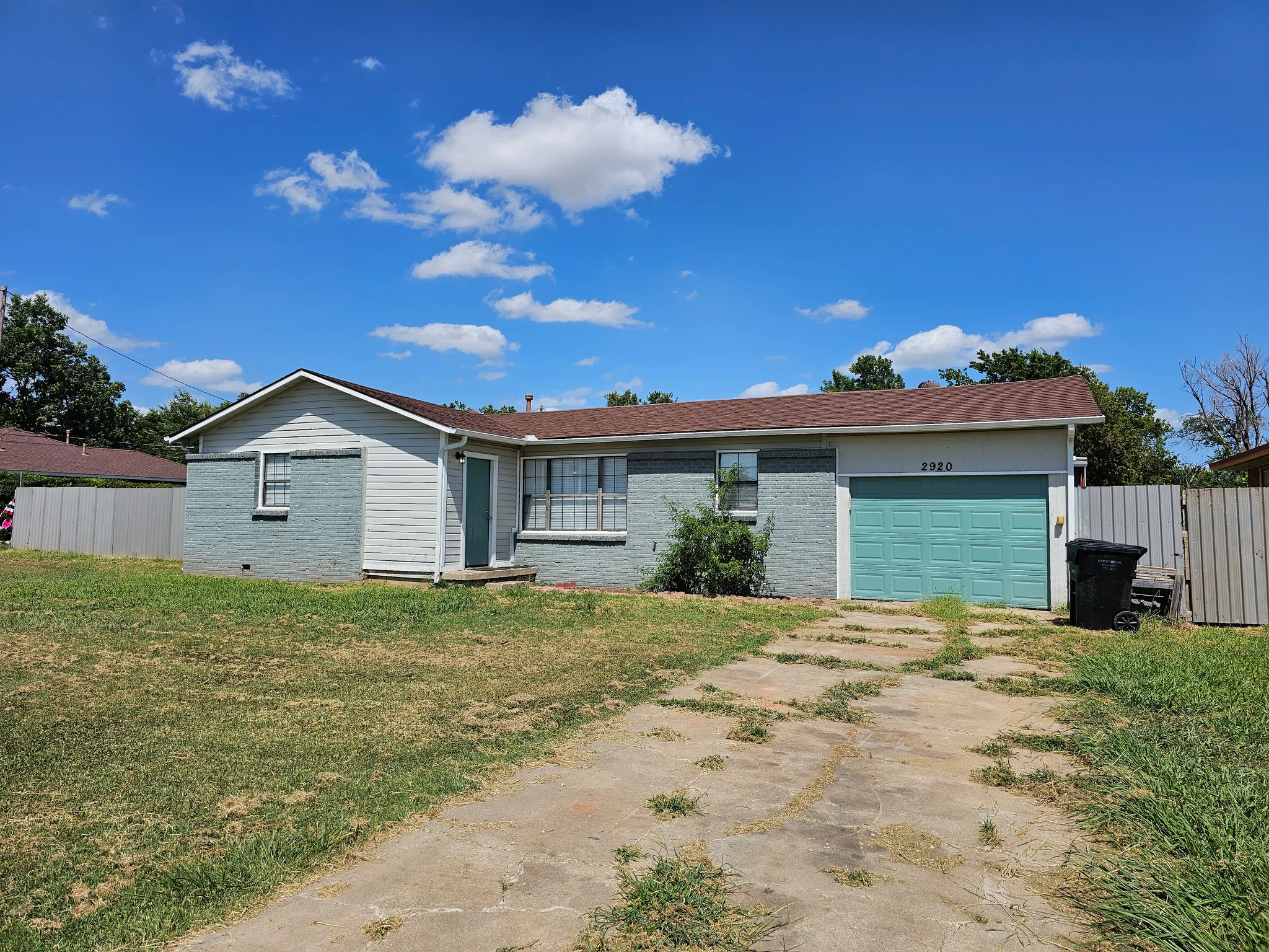 Moore House: 2920 Hillcrest Ave