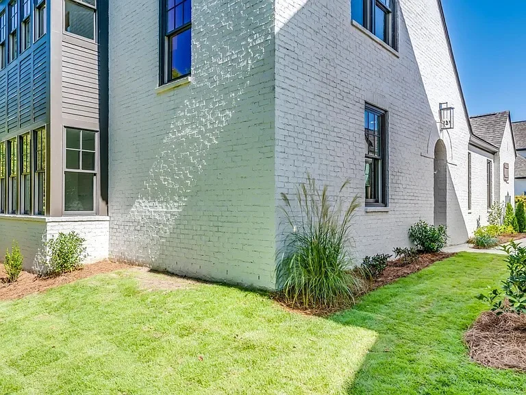 Montgomery House: 5111 lower James st