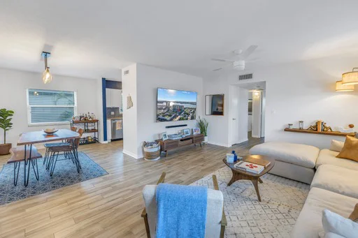 South Pasadena Condo: 6990 Place de la Paix