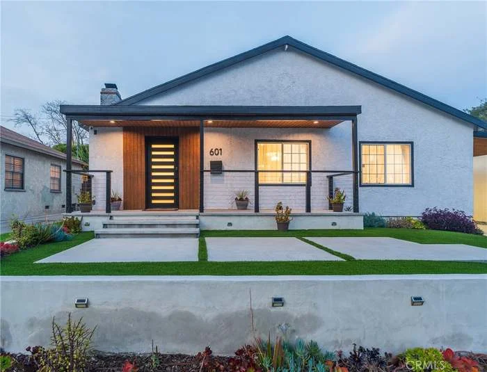 Inglewood House: 601 W Hillsdale St