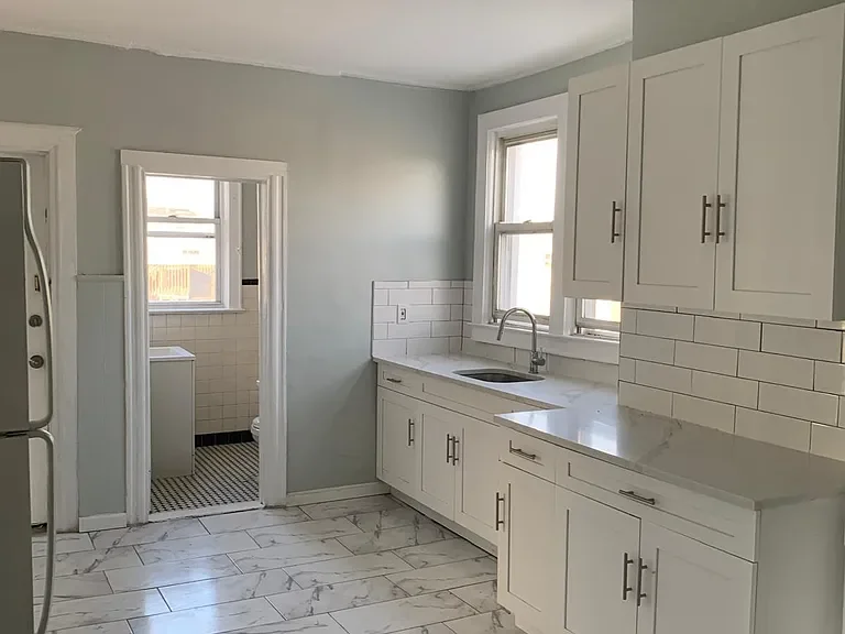 Newark Townhome: 261 New York Ave