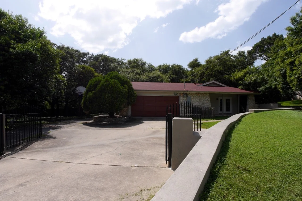 Austin House: 100 McConnell Drive