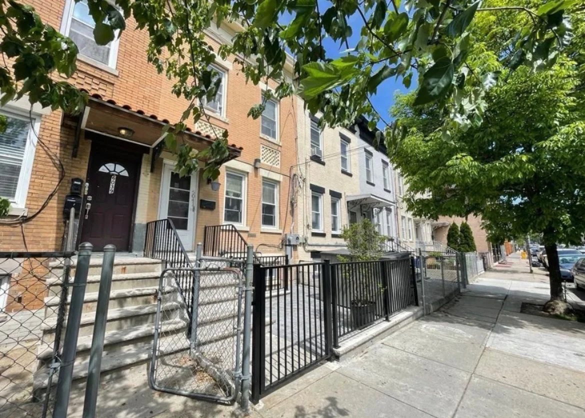 Roselle Park Apartment: 322 E Westfield Ave