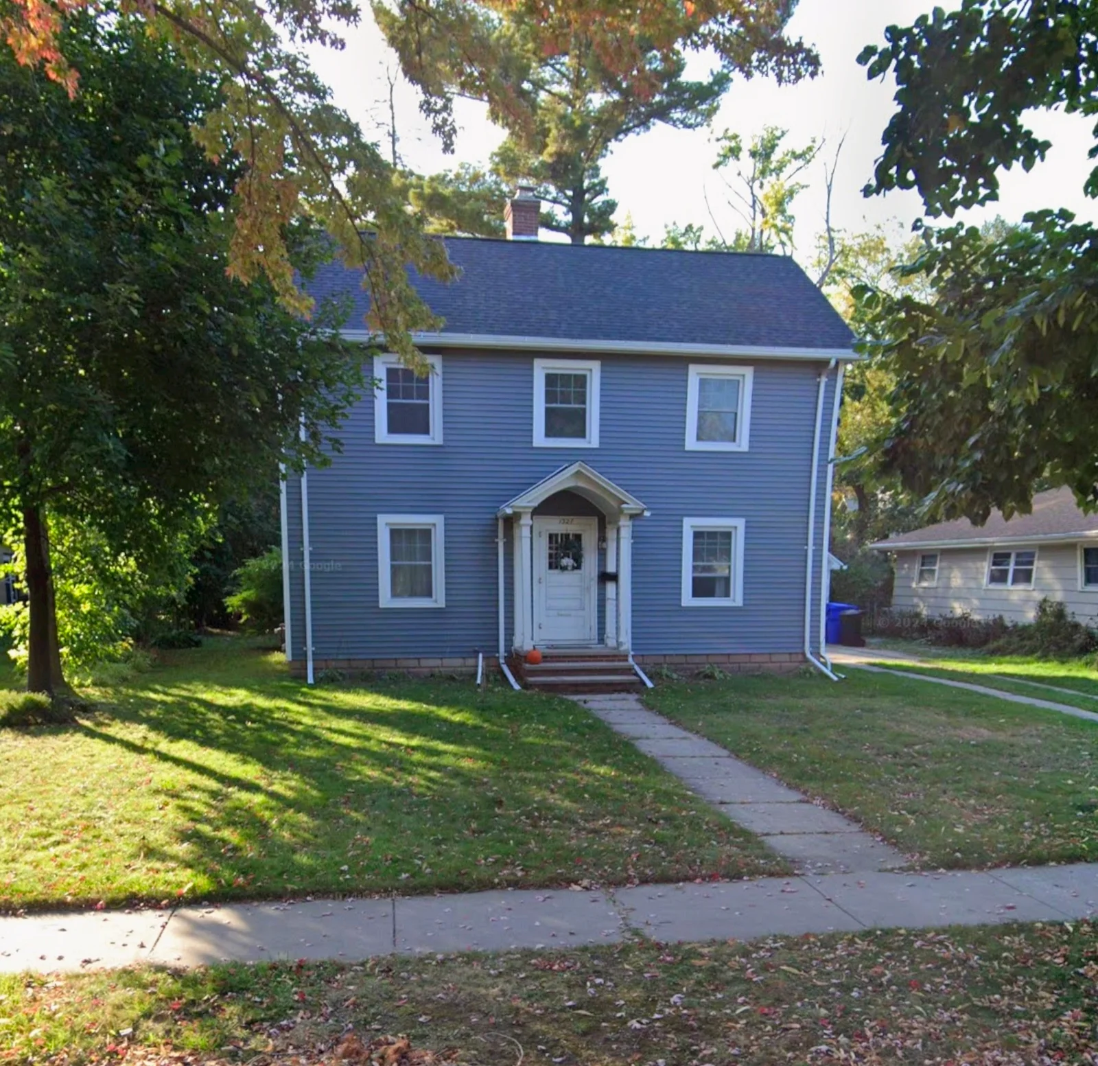 Appleton House: 1327 S Alicia Dr