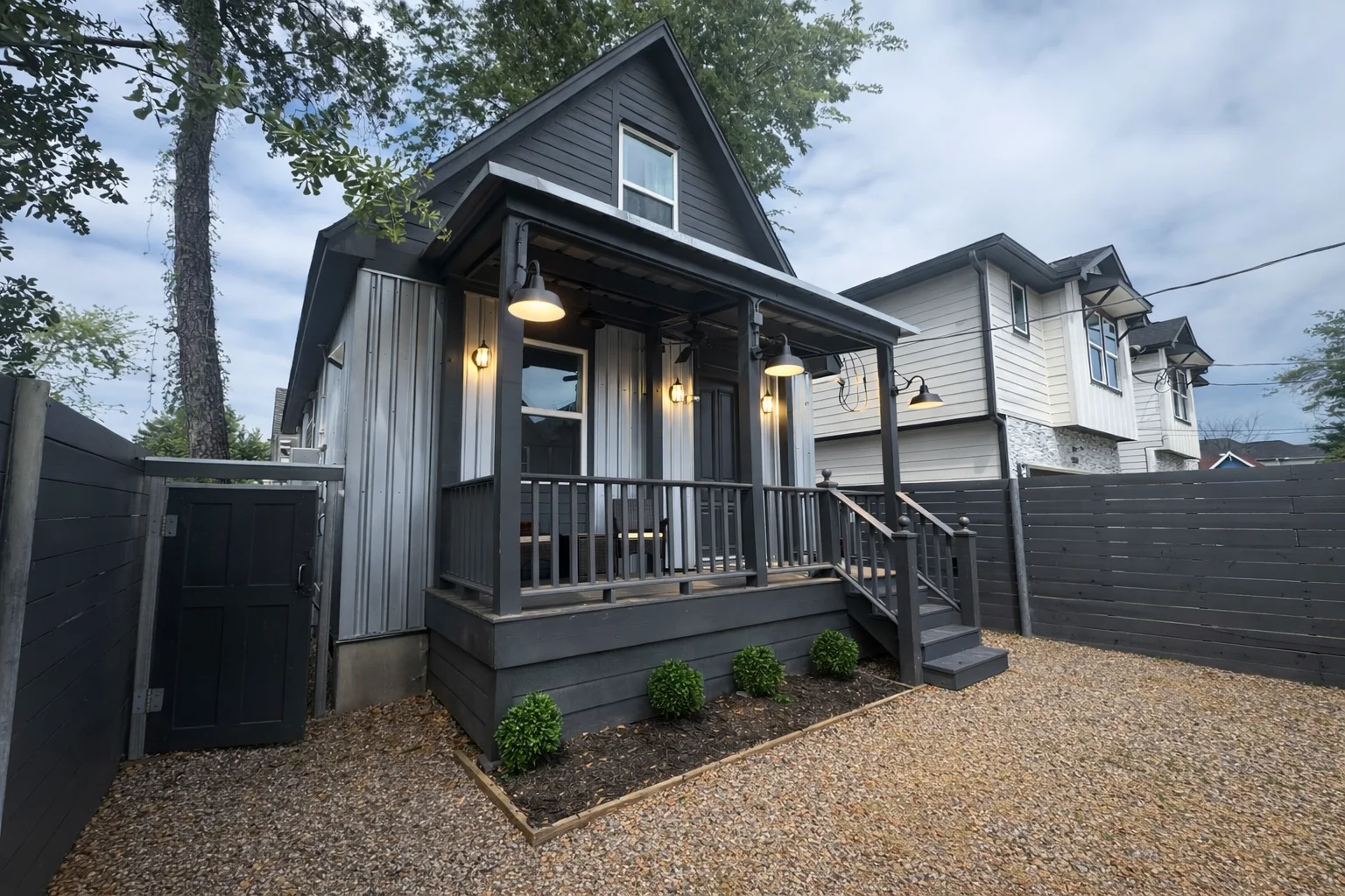 Houston House: 5036 Golden Forest Dr