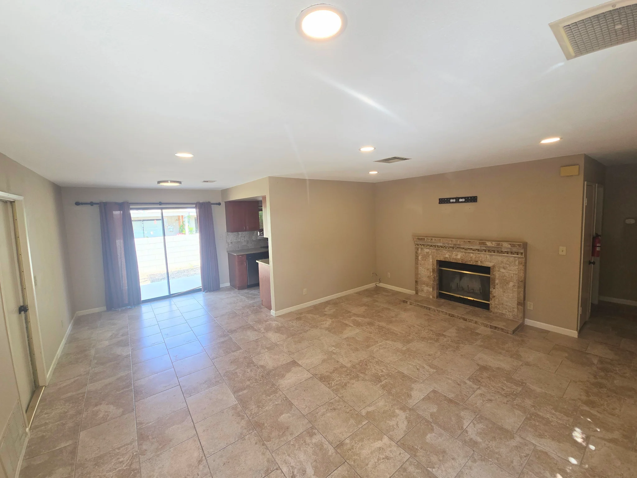 Ridgecrest Apartment: 616 W Graaf Ave