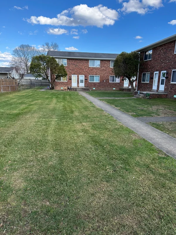 Saint Albans Townhome: 222 Bowie St