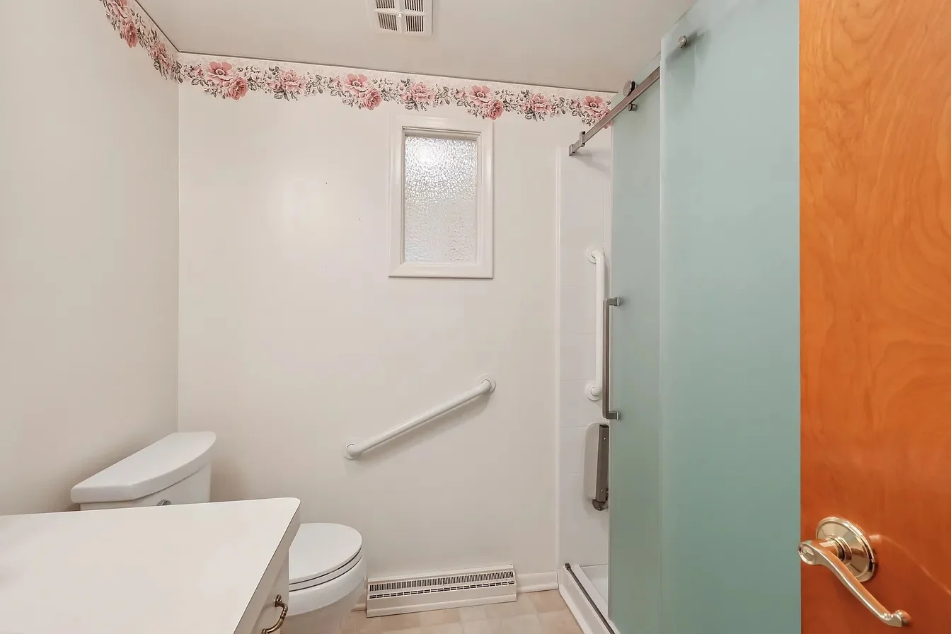 North canton House: 826 Summit St SW,