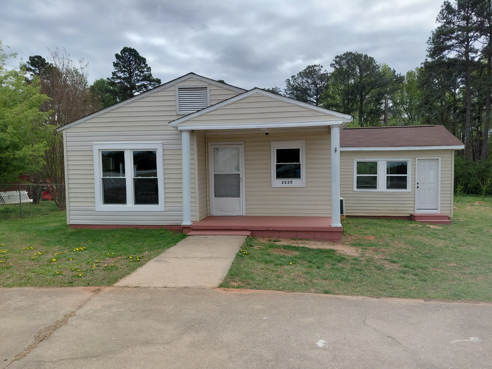 Gaffney House: 2225 Old Georgia Hwy