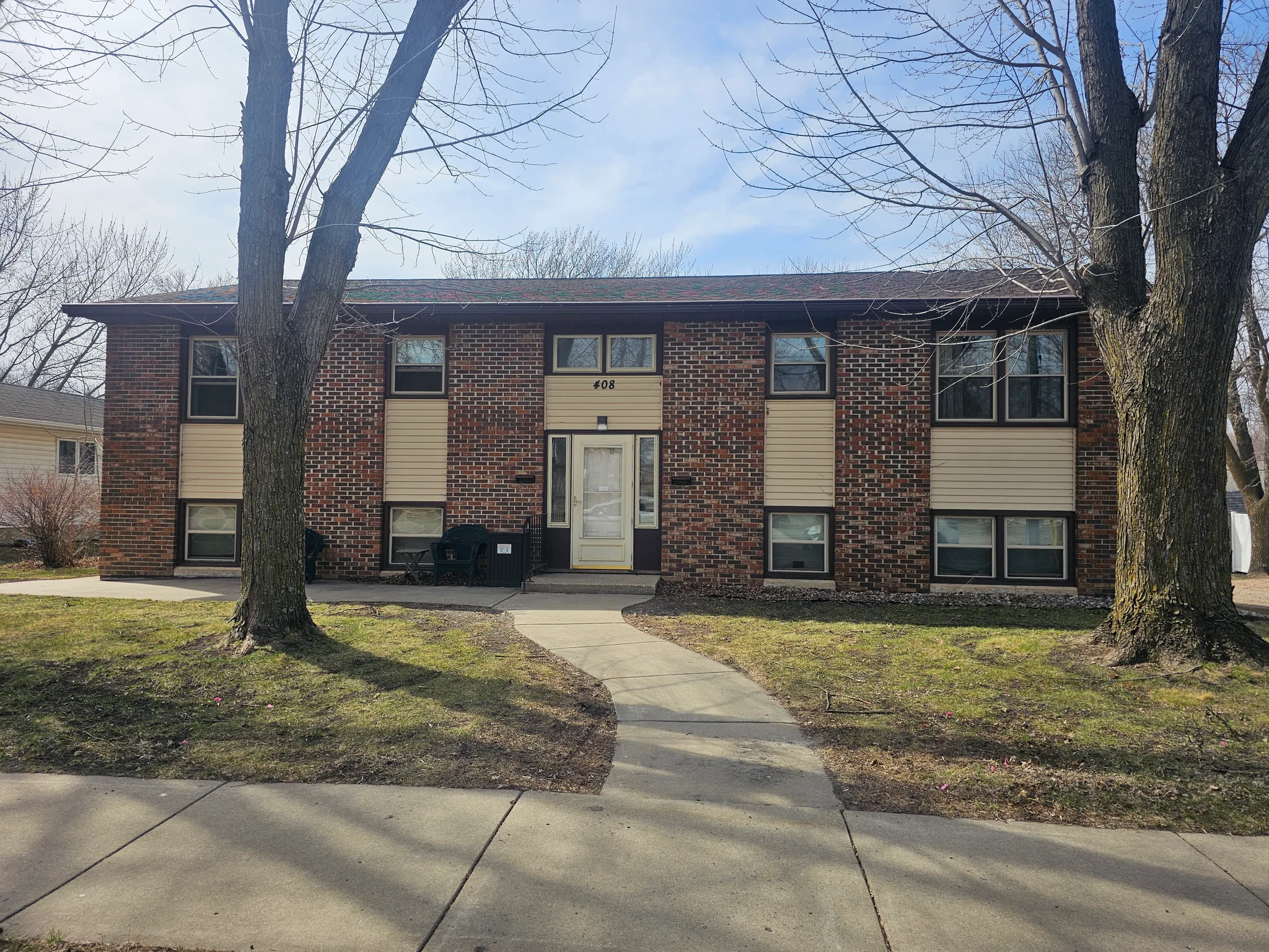 Sleepy Eye Apartment: 408 2nd Ave NW