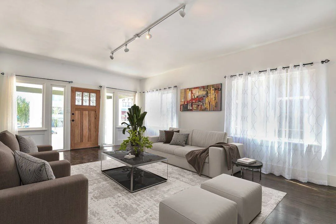 Los Angeles Apartment: 2947 Van Buren Pl