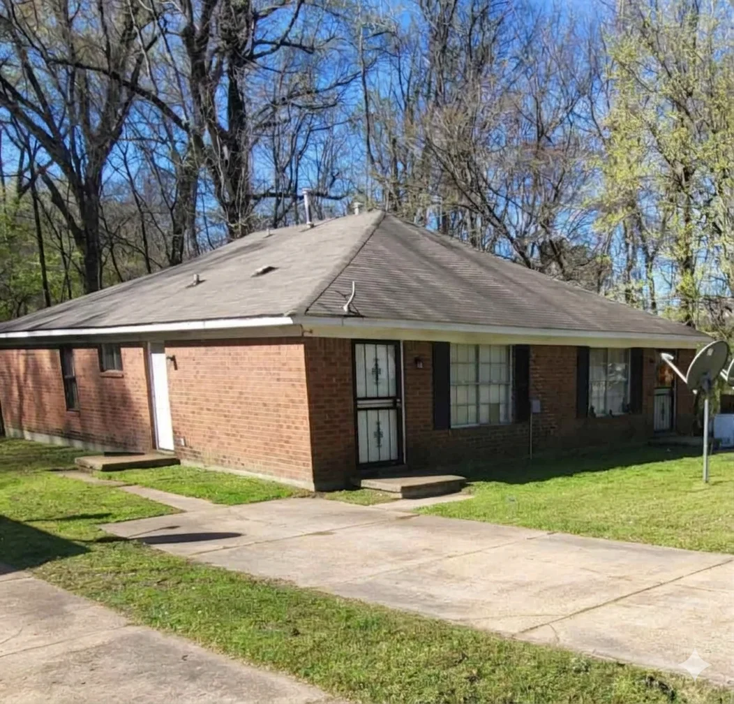 Memphis House: 613 McWhirter Ave