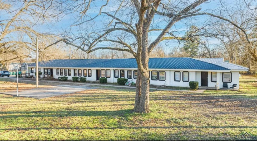 New Boston Apartment: 106 Davis St