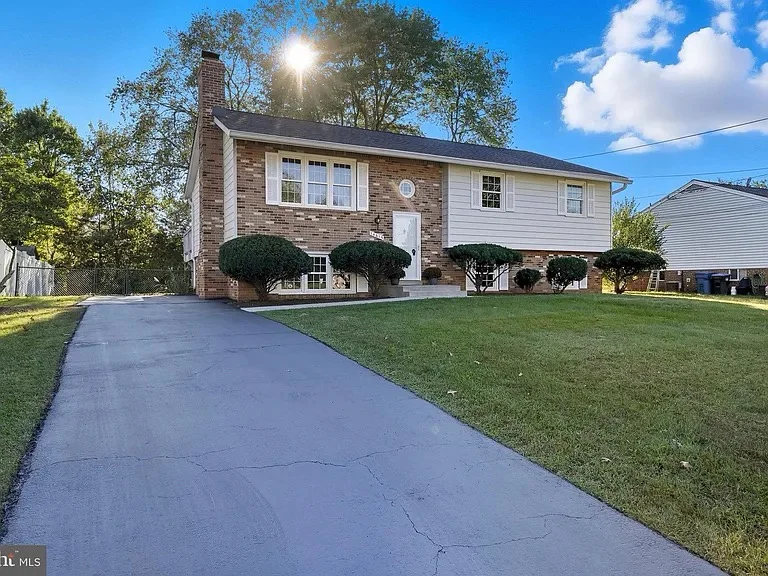 Centreville House: 14615 Baugher Dr