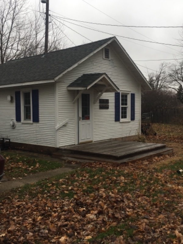 North Liberty House: 205 1/2 S Maple St