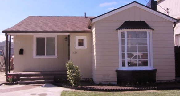 Beautiful remodeled home with fenced yard - Beautifully remodeled home in quiet neighborhood with the following key features:
*Real hardwood floors
*Spacious kitchen with cherry cabinets, quartz countertops & stainless steel appliances