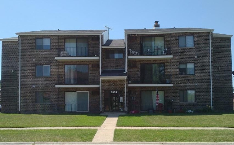 Orland Park Apartment: 7335 Tiffany Dr