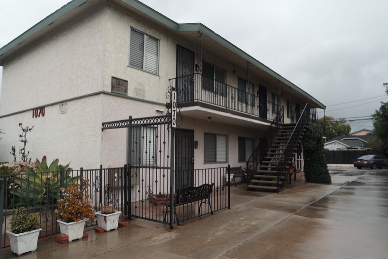 Long Beach Apartment: 1070 Gardenia Ave