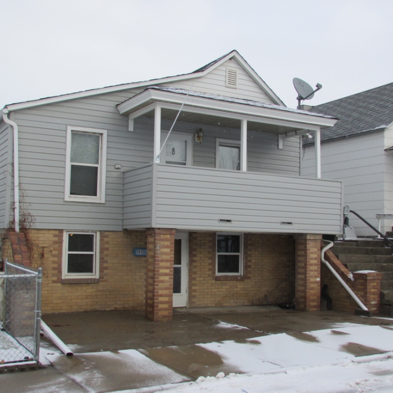 Great Falls Apartment: 1911 A Smelter Avenue