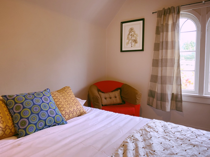 Seattle House: 2401 Boylston Ave E