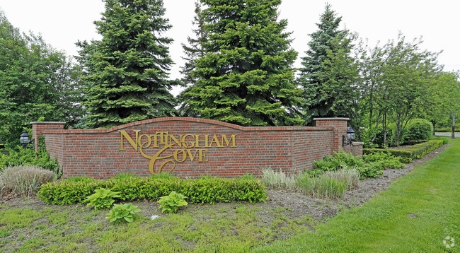 Sterling Heights Condo: 43750 Rushcliffe Dr