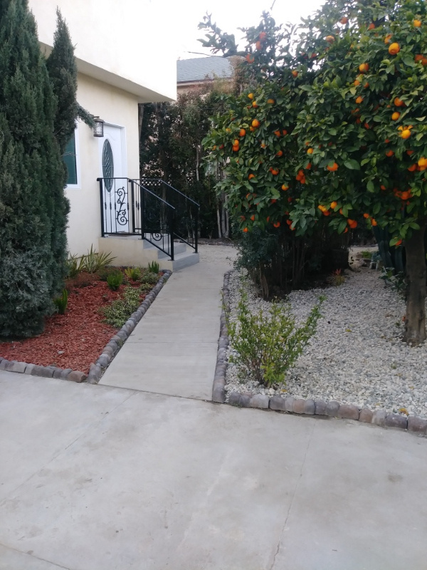 Los Angeles Townhome: 2221 Glendon Ave