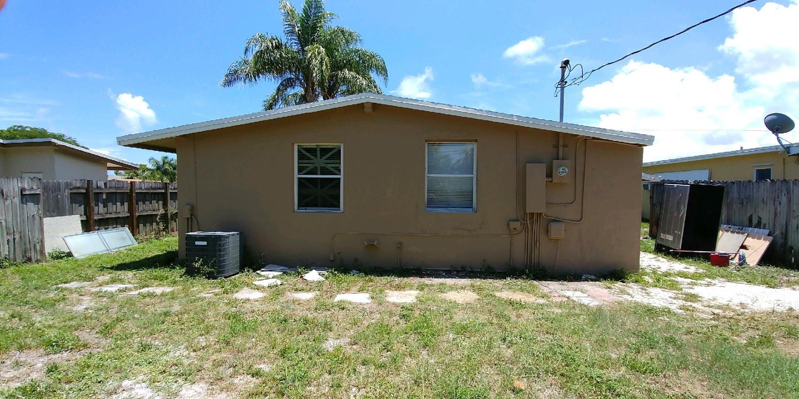 Boca Raton House: 355 Hastings street