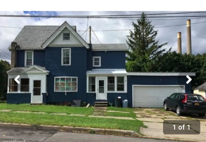 Oswego House: 133 W Van Buren St