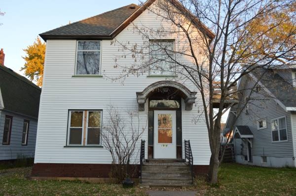 Superior Apartment: 1918 Hughitt Ave