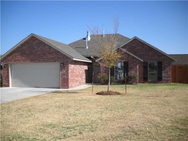 Mustang House: 1242 N Shannon Ave