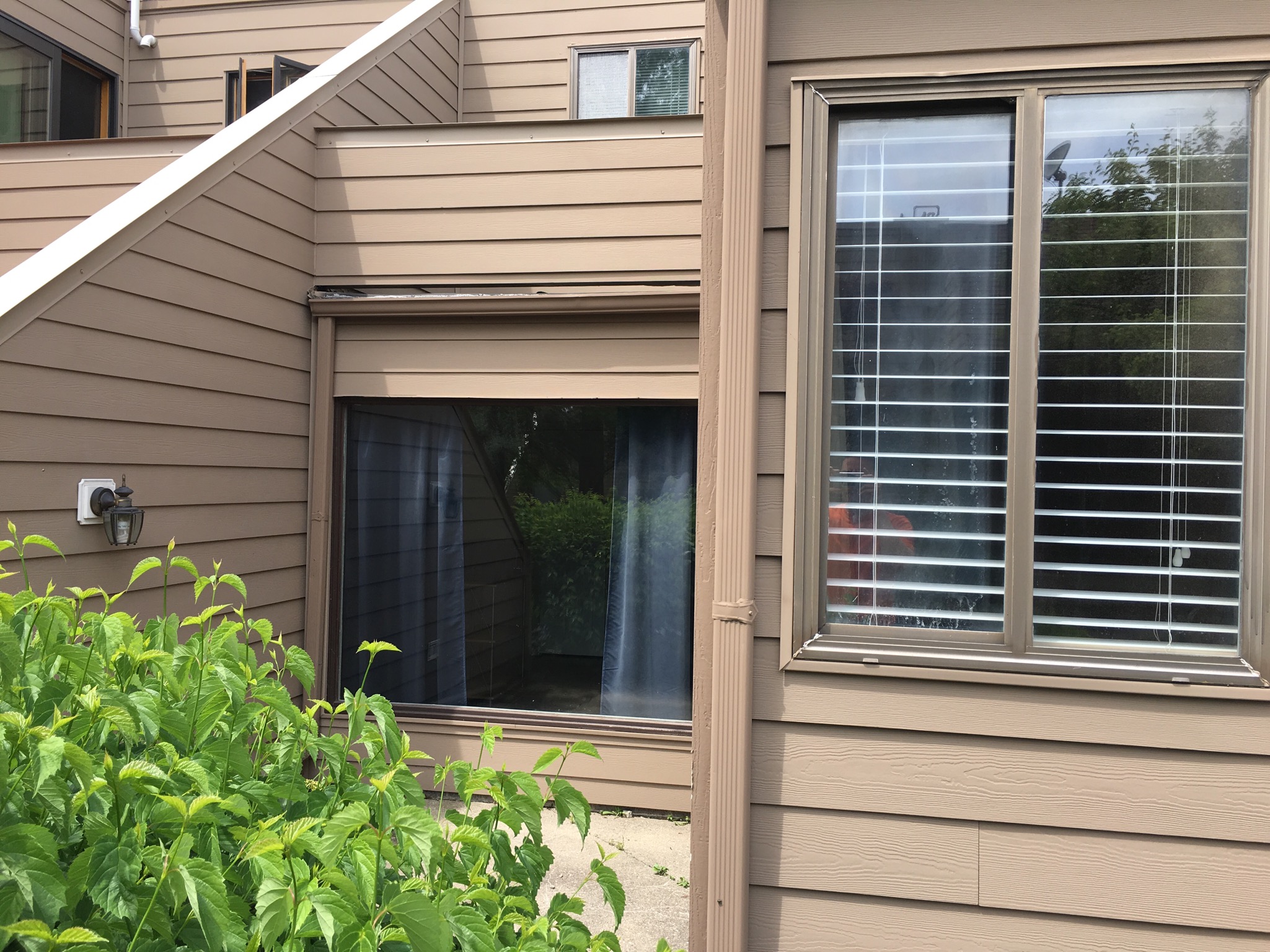 North Chicago Condo: 3353 Beacon Street Apt B26