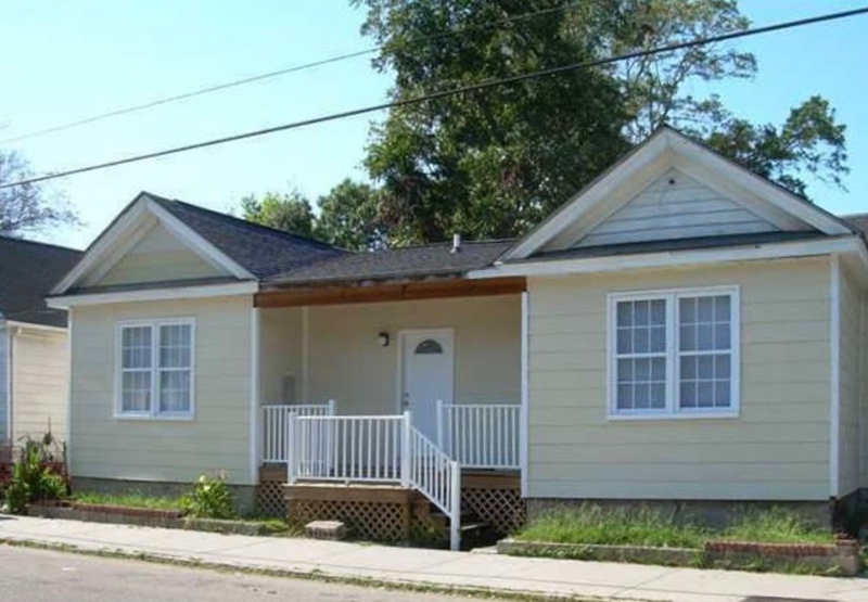 Charleston House: 394 Race St