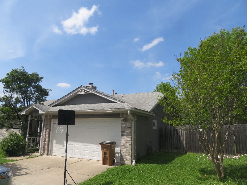 Austin House: 1104 Larkins Ln