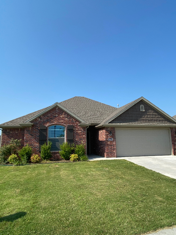 Fayetteville House: 4445 W Wales Dr