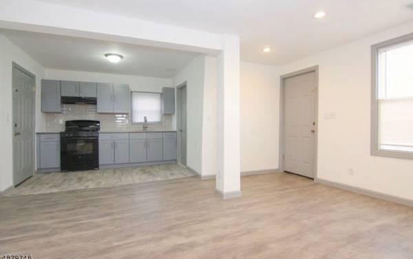 Newark Apartment: 851 Summer Ave