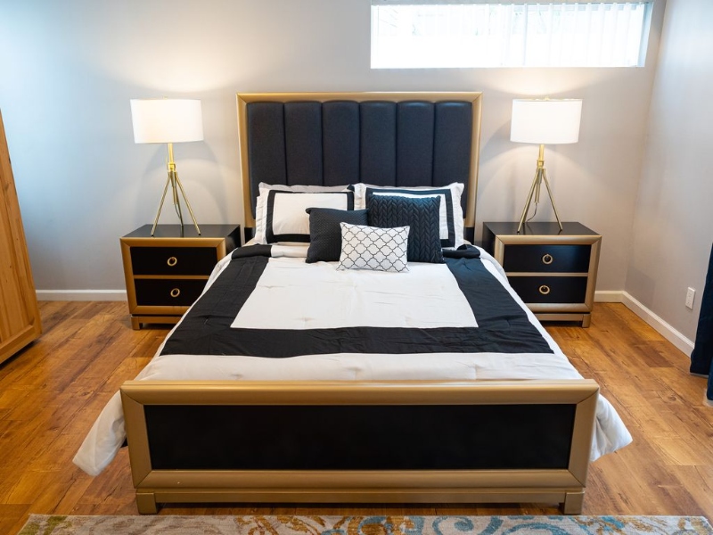 North Hollywood House: 10809 Hartsook St