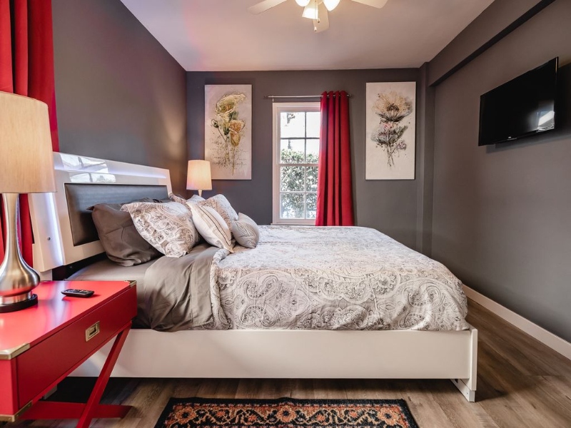 North Hollywood House: 5147 Riverton Ave