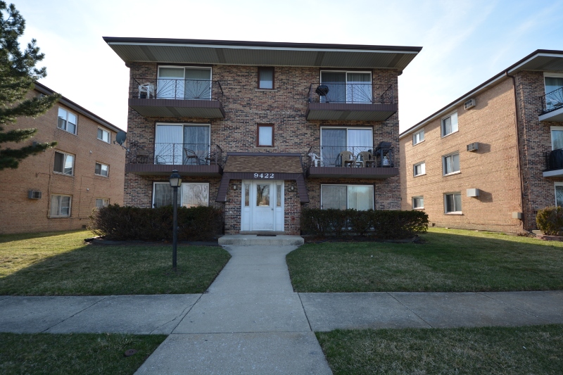Hickory Hills Apartment: 9422 S 78th Ct