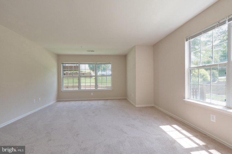 Gaithersburg Apartment: 9902 Boysenberry Way