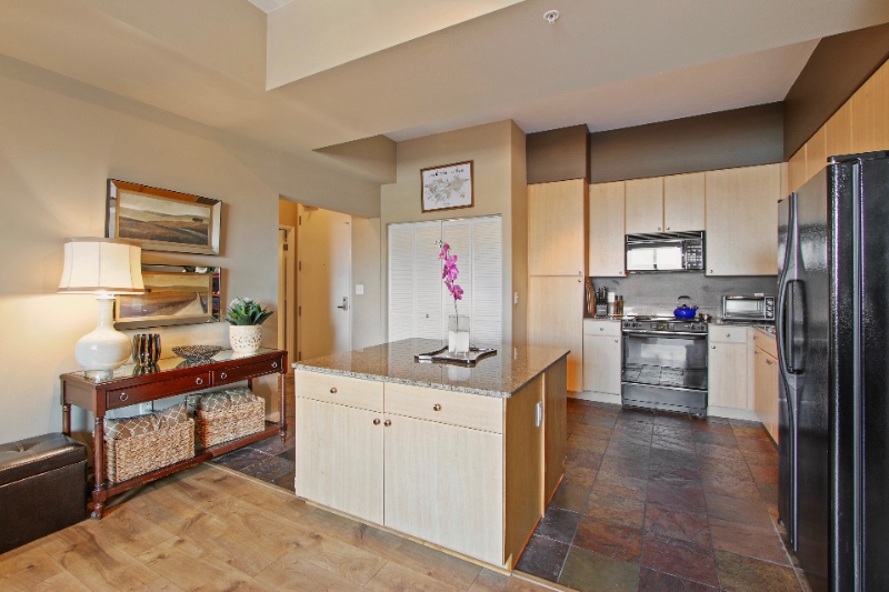 Long Beach Condo: 388 E OCEAN BLVD