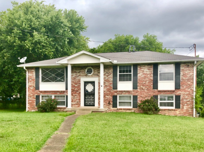 Hendersonville House: 180 Chippendale Dr