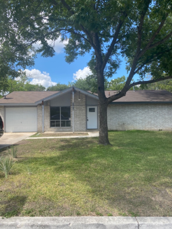 Live Oak House: 12326 Trailing Oaks St